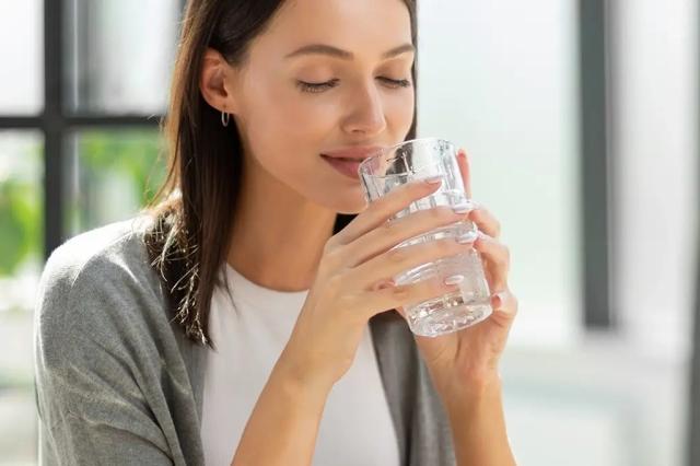 Why Hydration Matters More Than You Think: Benefits for Skin, Digestion & Mouth Health